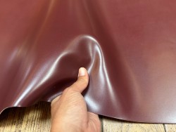 Demi-peau de cuir de veau BOX lisse - tannage ferme - LIE DE VIN - Cuir en Stock