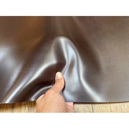 Demi-peau de cuir de veau BOX lisse - tannage ferme - marron chocolat - Cuir en Stock