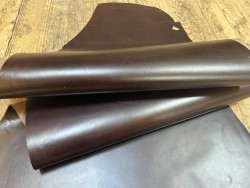 Demi-peau de cuir de veau BOX lisse - tannage ferme - marron chocolat - Cuir en Stock