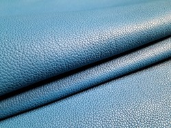 Grand morceau de cuir de taurillon - gros grain - couleur bleu océan - cuirenstock