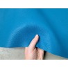 Grand morceau de cuir de taurillon - gros grain - couleur bleu océan - cuir en stock