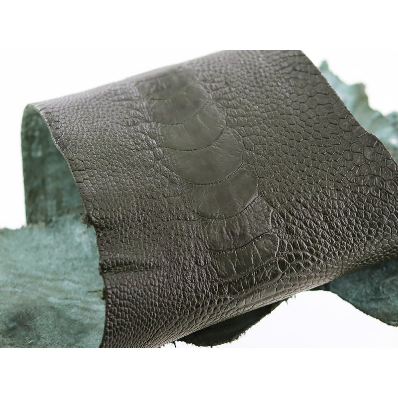 peau de patte d'autruche vert forêt mat maroquinerie accessoire luxe exotique cuir en stock peau de patte d'autruche vert forêt mat maroquinerie accessoire luxe exotique cuir en stock