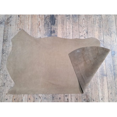 Demi-peau de cuir de veau nubuck - tannage souple - sable - Cuir en Stock