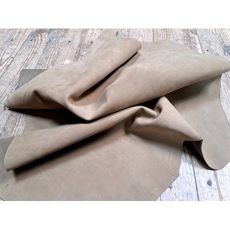 Demi-peau de cuir de veau nubuck - tannage souple - sable - Cuir en Stock