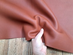 Demi peau de veau grainé - brun rouge - maroquinerie - cuir en stock