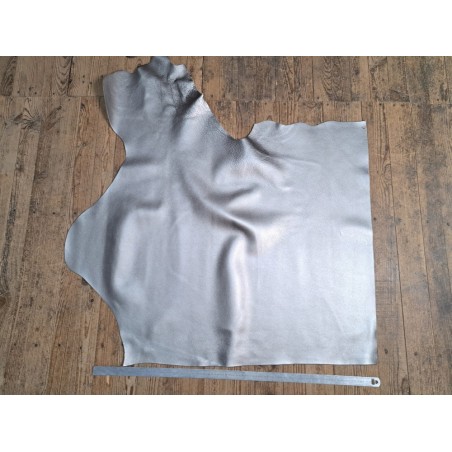 Demi-peau de cuir de taurillon métallisé - Gris clair
