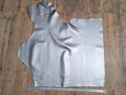 Demi-peau de cuir de taurillon métallisé - Gris clair