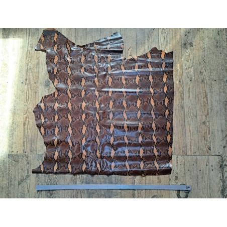 Demi peau de cuir de veau façon - Cobra brun - A - Cuir en Stock