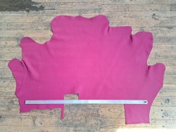 Demi-peau de cuir de taurillon - Rose fuchsia - Cuir en Stock