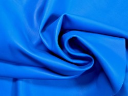 Peau de cuir de veau swift lisse - bleu cyan - maroquinerie - Cuir en stock