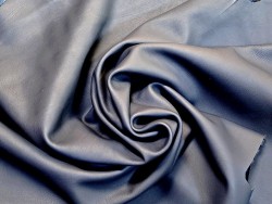 Peau de cuir de veau swift lisse - noir bleuté - maroquinerie - Cuir en stock
