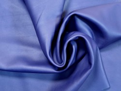 Peau de cuir de veau swift lisse - bleu outremer - maroquinerie - Cuir en stock