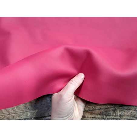 Peau de cuir de veau swift lisse - fuchsia - maroquinerie - cuir en stock