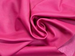 Peau de cuir de veau swift lisse - fuchsia - maroquinerie - Cuir en stock
