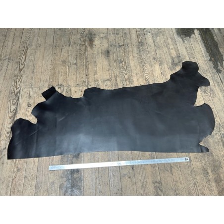 Demi-peau de cuir de veau BOX lisse - tannage ferme - café mat - Cuir en Stock