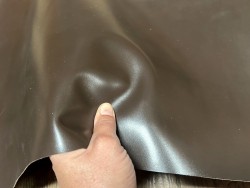 Demi-peau de cuir de veau BOX lisse - tannage ferme - brun kaki - Cuir en Stock