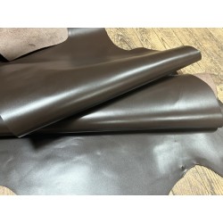 Demi-peau de cuir de veau BOX lisse - tannage ferme - brun kaki - Cuir en Stock
