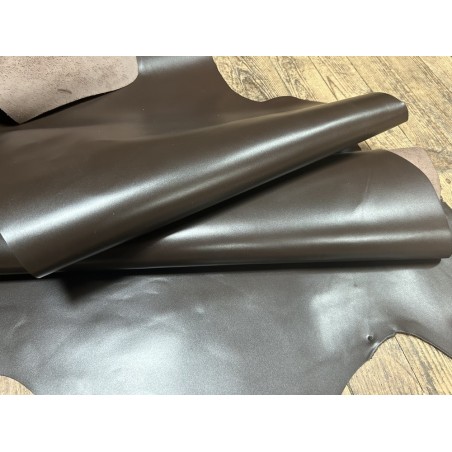 Demi-peau de cuir de veau BOX lisse - tannage ferme - brun kaki - Cuir en Stock