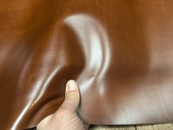 Demi-peau de cuir de veau BOX lisse - tannage ferme - havane - Cuir en Stock