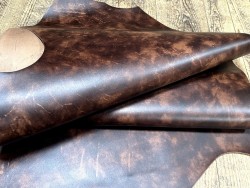 Demi-peau de cuir de veau BOX lisse - tannage ferme - nuancé effet tamponné - choco - Cuir en Stock