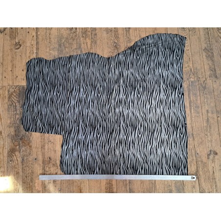 Peau de veau velours noir - zèbre - maroquinerie - cuir en stock