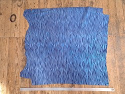 Peau de veau velours bleu - zèbre - maroquinerie - cuir en stock