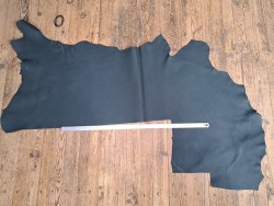 Demi-peau de cuir de taurillon - Vert forêt - Cuir en Stock