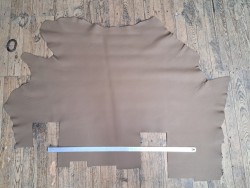 Demi-peau de cuir de taurillon - gros grain - taupe - Cuirensock
