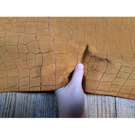Peau de veau velours grain façon crocodile - caramel - maroquinerie - Cuir en Stock