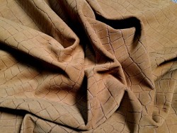 Peau de veau velours grain façon crocodile - caramel - maroquinerie - Cuir en Stock