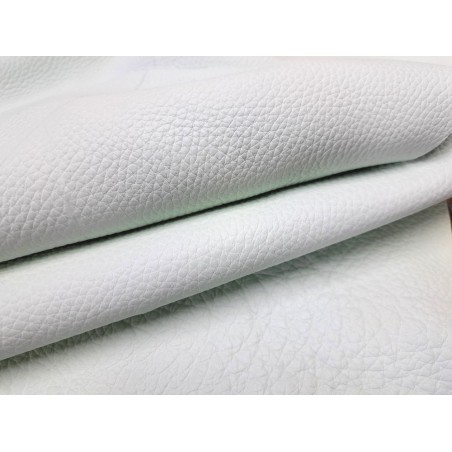 Grand morceau de cuir de taurillon - gros grain - bleu azur brume - Cuir en Stock