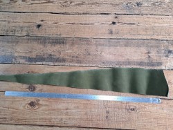 Morceau de double croupon de vache velours vert kaki - Cuir en Stock