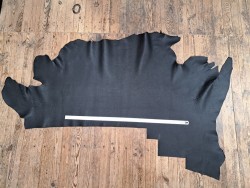 Demi-peau de cuir de taurillon  - Noir - Cuir en Stock
