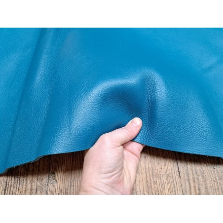 demi peau - vache - bleu paon - maroquinerie - cuirenstock