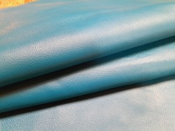 demi peau - vache - bleu paon - maroquinerie - cuirenstock