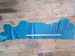 demi peau - vache - bleu paon - maroquinerie - cuir en stock