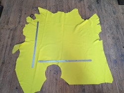 taurillon - jaune vif - gros grains - maroquinerie - cuir en stock