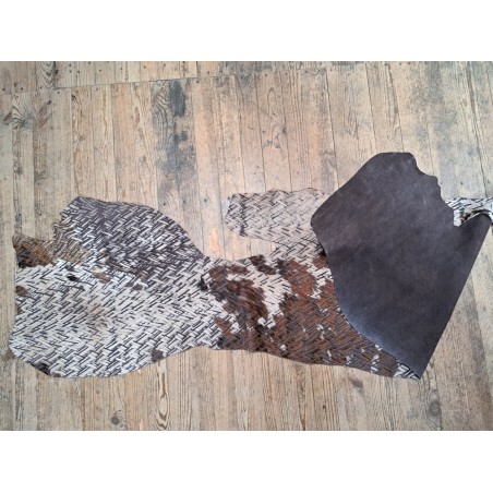 demi peau - vache - poils tachetés - chevrons - maroquinerie - vêtement - Cuir en stock