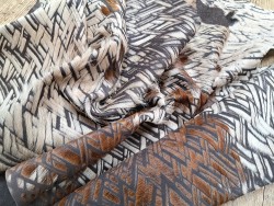 demi peau - vache - poils tachetés - chevrons - maroquinerie - vêtement - cuirenstock