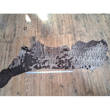 demi peau - vache - poils tachetés - chevrons - maroquinerie - vêtement - cuir en stock