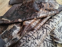 demi peau - vache - poils tachetés - chevrons - maroquinerie - vêtement - cuirenstock