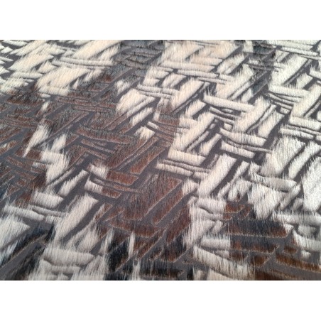 demi peau - vache - poils tachetés - chevrons - maroquinerie - vêtement - Cuir en stock