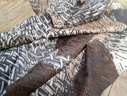 demi peau - vache - poils tachetés - chevrons - maroquinerie - vêtement - cuirenstock