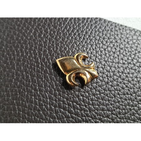 concho - fleur de lys - embellissement - maroquinerie - laiton - cuir en stock
