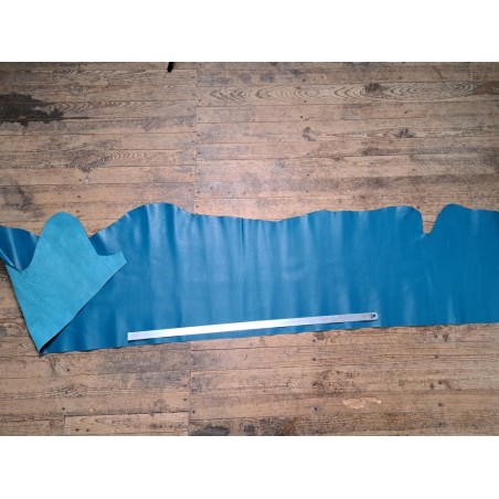 demi peau - vache - bleu paon - maroquinerie - cuir en stock