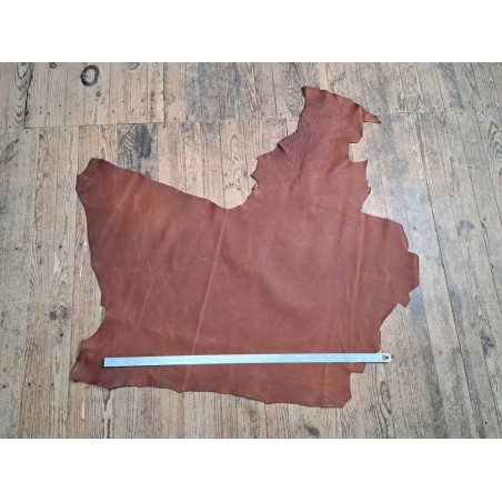 Demi-peau de cuir de vachette ciré pullup brun rouge maroquinerie Cuir en stock