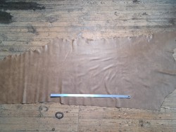 Bande vache grainée nuancé - sable - maroquinerie - cuir en stock