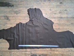 Demi-peau de cuir de vache grainée - choco mat - maroquinerie - ameublement - cuir en stock