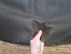 Demi-peau de cuir de vache grainée - choco mat - maroquinerie - ameublement - cuirenstock