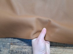 Demi-peau de cuir de vache grainée - brun gold mat - maroquinerie - ameublement - cuirenstock